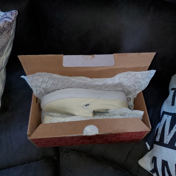 NEW Vans Slip-ons - Picture 3 of 6